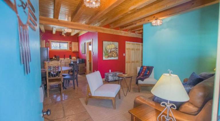 Beautiful vacation home with jacuzzi | Pets are welcome — photo 5