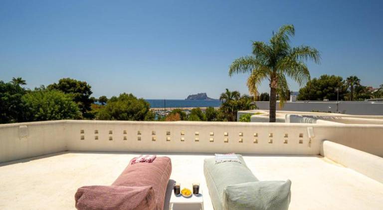 Villa with terrace, pool & garden — photo 5