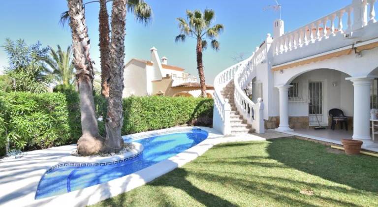 Fully equipped pleasant house with garden, patio & barbeque | Beach nearby | Good for workation | Pets are welcome in València