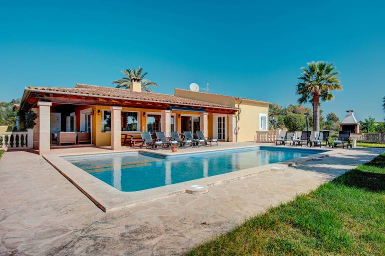 573 m² Villa