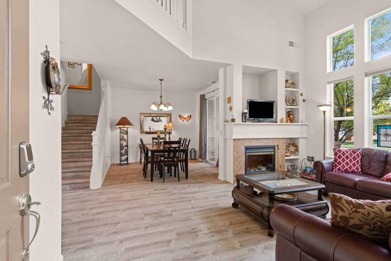 Old Mill Proxi - Hot Tub, Steps to Old Mill, Close to Downtown, Fireplace, AC, Pet Friendly — photo 2