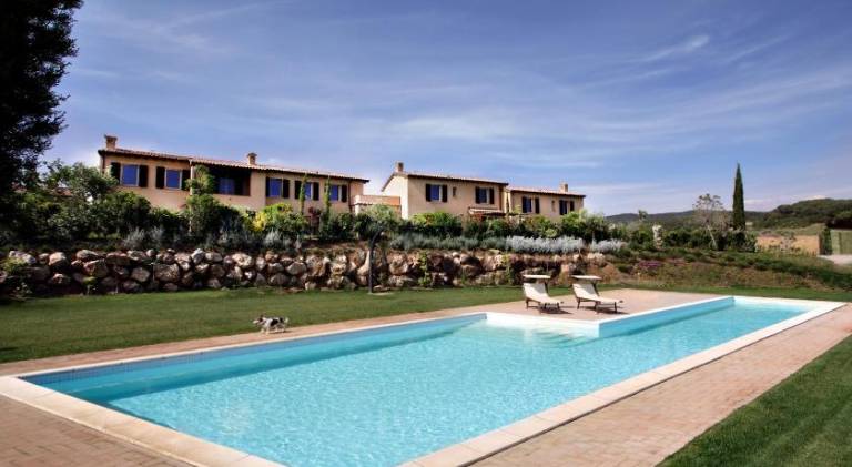 House with pool in Gavorrano