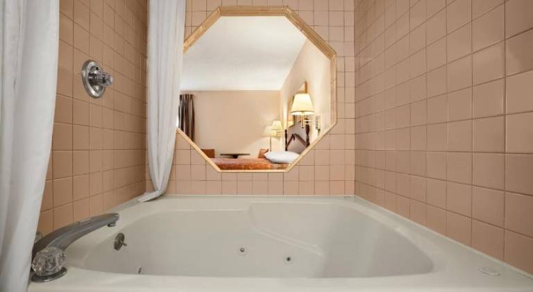 Super 8 By Wyndham Evansville North — photo 3