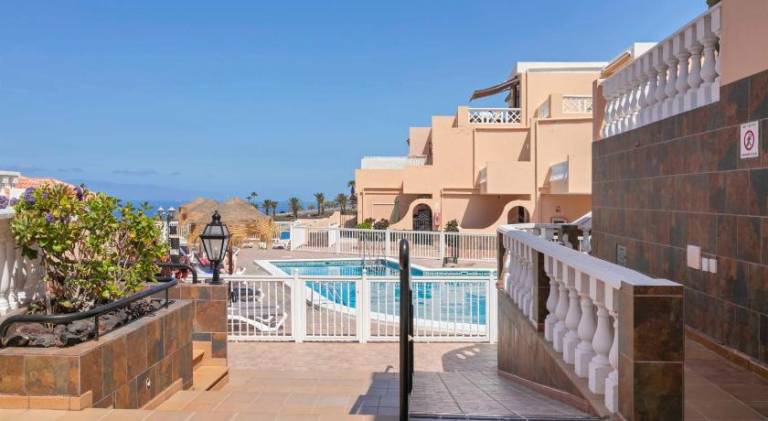Holiday apartment with terrace & heated pool — photo 4