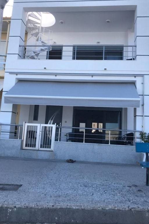 σπίτι  Charaki