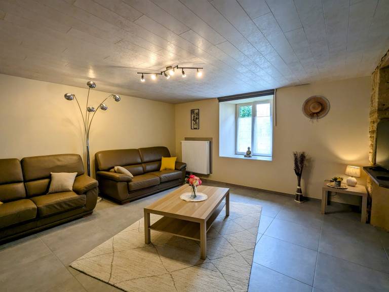 Big cottage with barbecue & yard | Pets allowed — photo 2