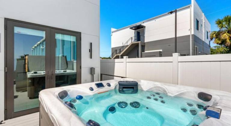 Wave Haven Villas - 2 Luxury Villas - 3BR 3 and a Half BA Each - Sleeps 8 Per Unit - Hot Tub - Acros — photo 4