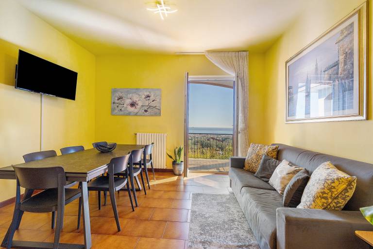 Fully equipped nice apartment with fast internet, terrace & barbeque | Garden view | Pets allowed in Loano