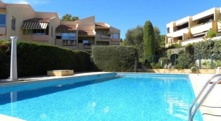 Rental apartment with private pool in Bandol