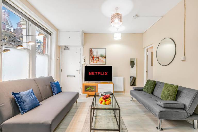 Rental apartment with sauna & hot tub | Next to Buckingham Palace | Suitable for remote work — photo 5
