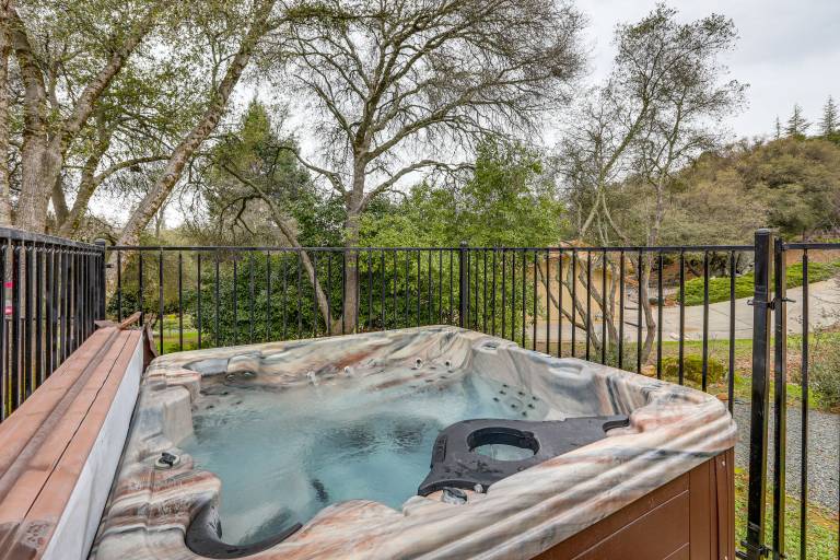 Hot Tub & Huge Patio: Home 5 Mi to Old Town Auburn — photo 3