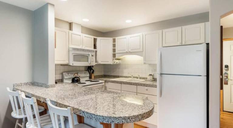 Vacation home with pool | Pet-friendly — photo 4