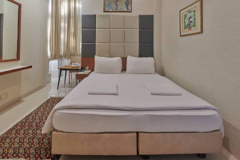 Elphinstone Hotel
