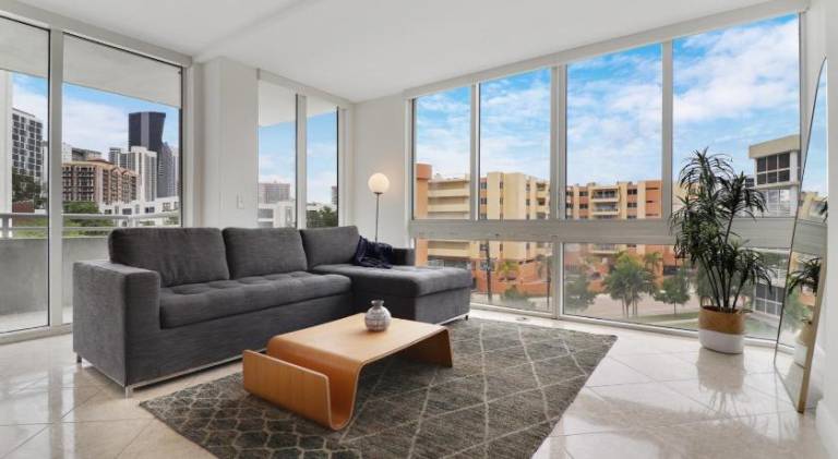 Roami at Sunny Isles — photo 3