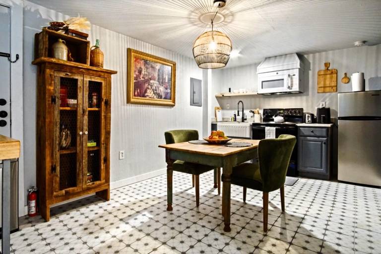 Harmony Studio 5min Asian Dist Full Kitchen