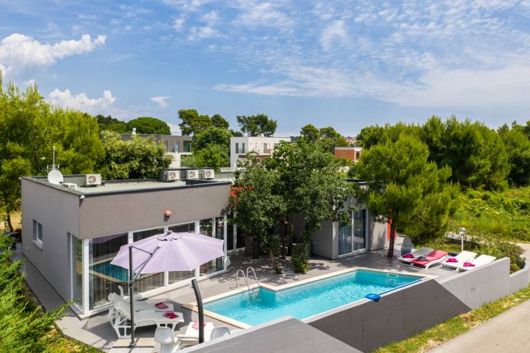 Fully equipped nice villa with barbecue, heated pool & terrace | Pet-friendly — photo 4