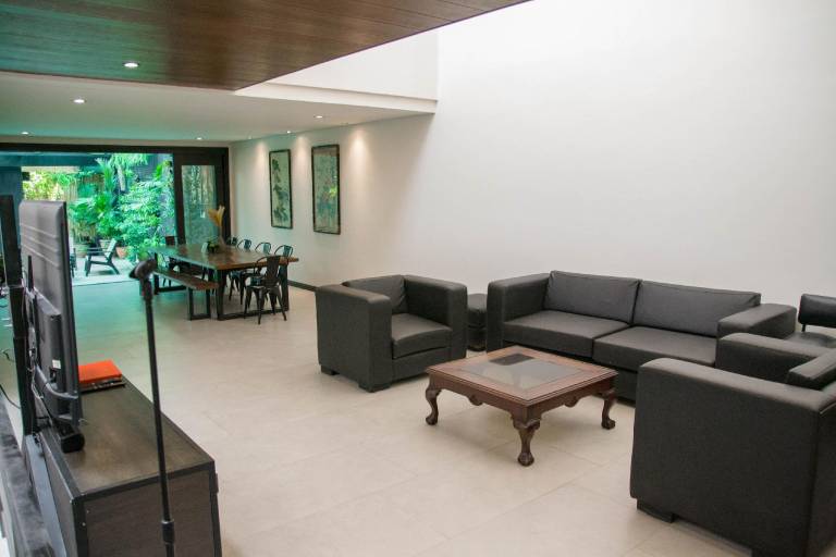 Wonderful vacation home with barbeque, private pool & terrace | Perfect for remote work | Pets allowed — photo 3