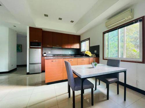 Mountain View Pool Apartment — photo 3