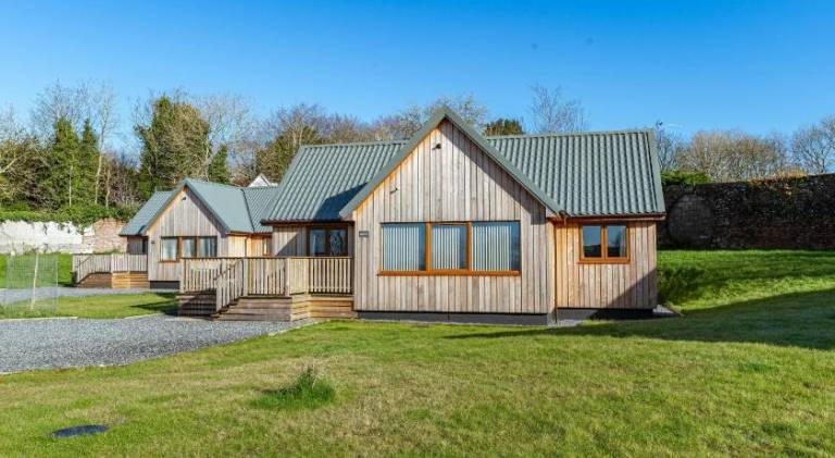 Vacation home with hot tub | Dogs allowed in Newton Stewart