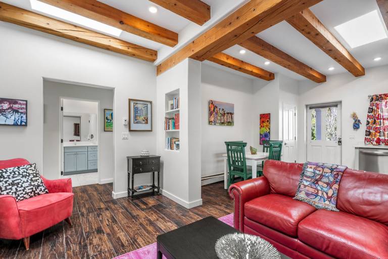 Palace of the Sleeping Dog - Dos: 2 bedroom, 2 bath Walk to Plaza A/C Pet Friendly — photo 4