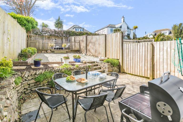 Cottage with garden, patio & BBQ — photo 4