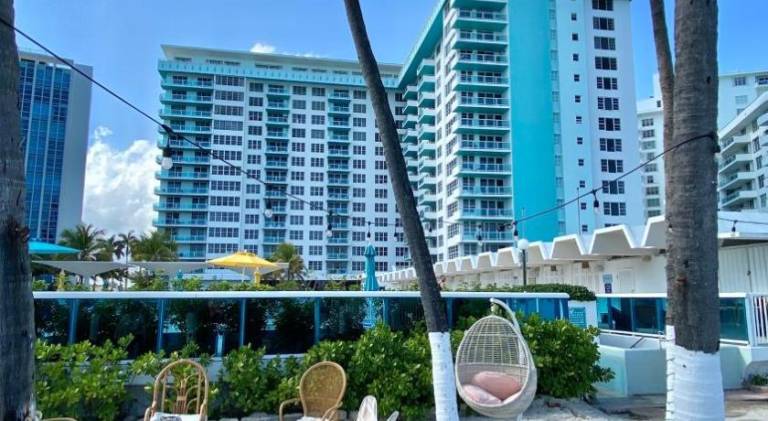 Serviced apartment with garden, terrace & pool — photo 4