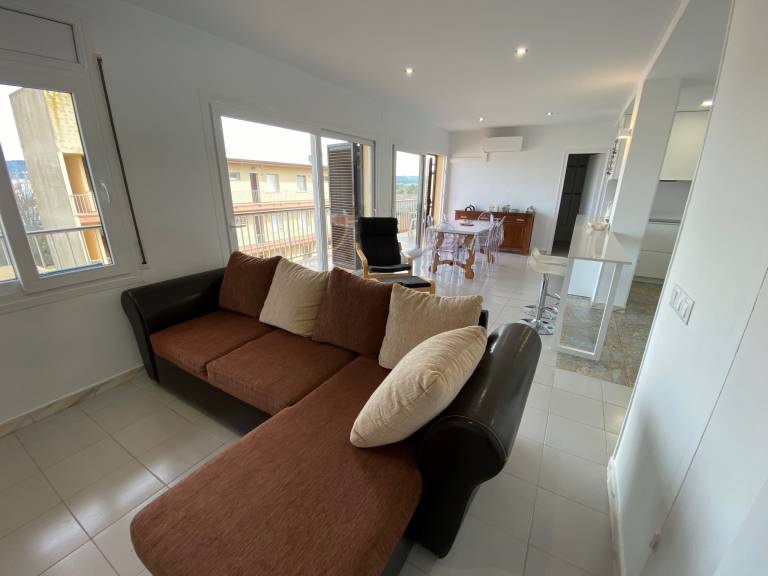 Holiday apartment with patio & yard — photo 3