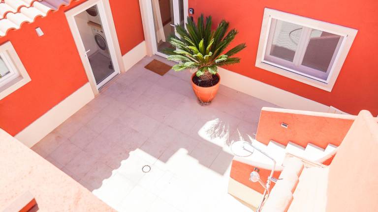 Holiday apartment with barbeque, patio & garden — photo 3