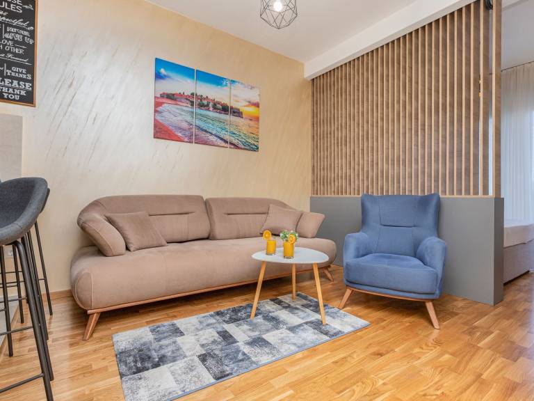 Ferienwohnung in Bečići, Velji Vinogradi f&uuml;r max. 4 Personen