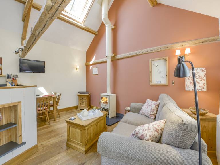 Family-oriented cottage with yard | Pets allowed — photo 4