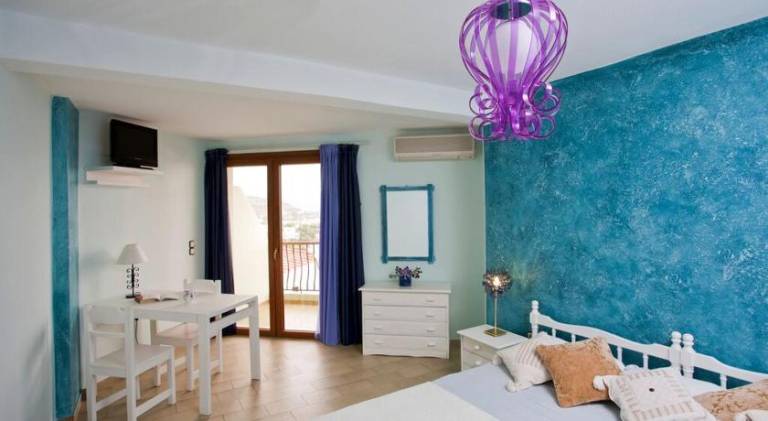 Charming rental apartment with patio & yard | Close to the beach | Dogs allowed — photo 2