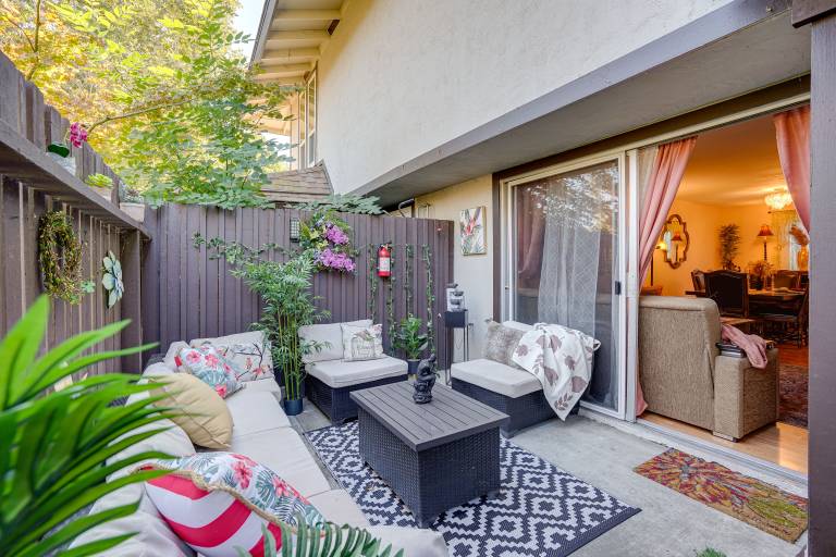 Lovely Concord Townhome Retreat w/ Community Pool! — photo 2