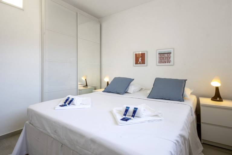 Holiday apartment with yard — photo 4