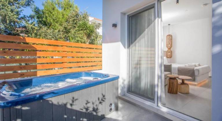 Serviced apartment with terrace, hot tub & garden — photo 3