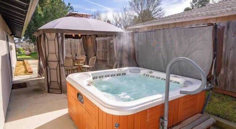 Pleasant house with hot tub | Pet-friendly — photo 3