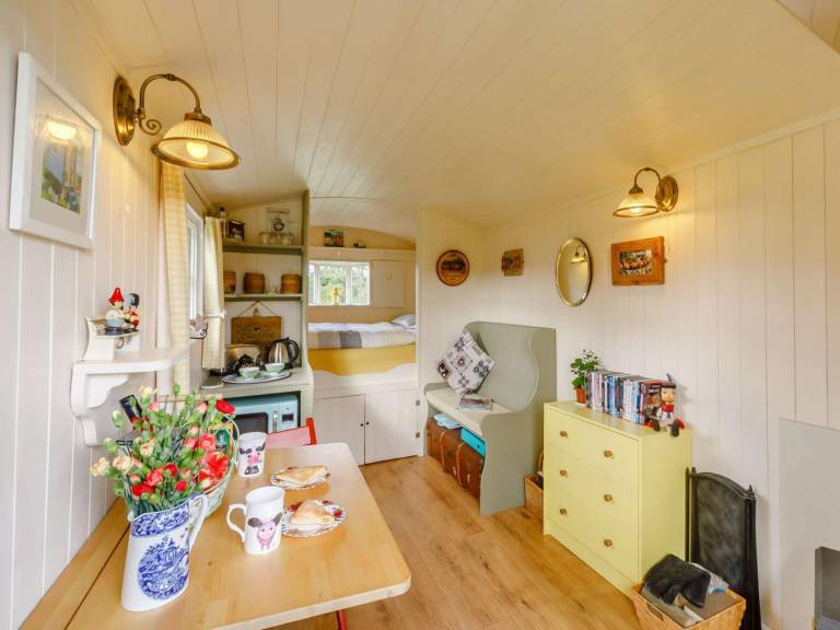 Cottage with barbecue & garden — photo 3