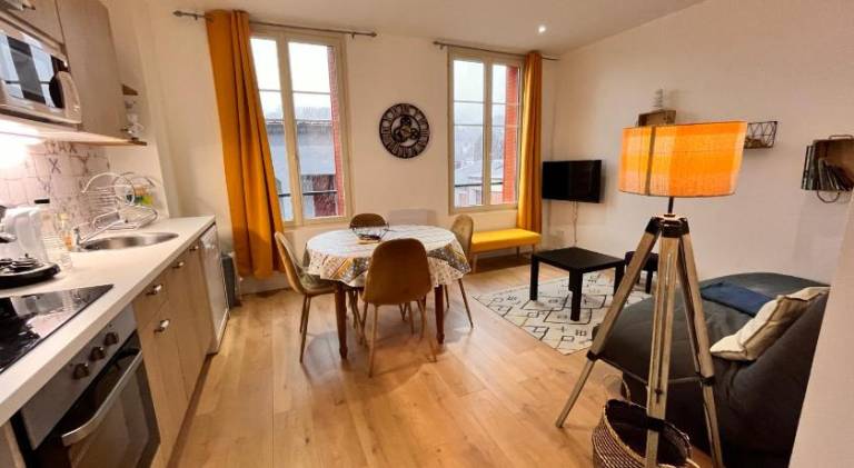 Holiday apartment with yard — photo 3