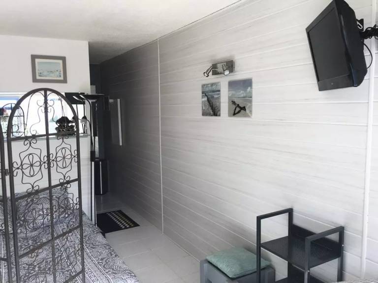 Beautiful studio with patio | Next to the beach | Pets are welcome — photo 2