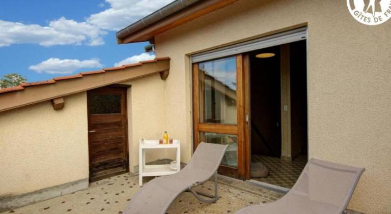 Vacation home with pool — photo 4