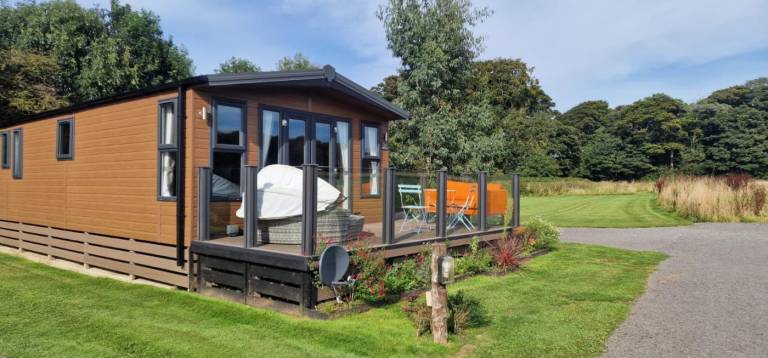 Fully equipped lodge with garden & jacuzzi | Beach nearby | Pets allowed — photo 2