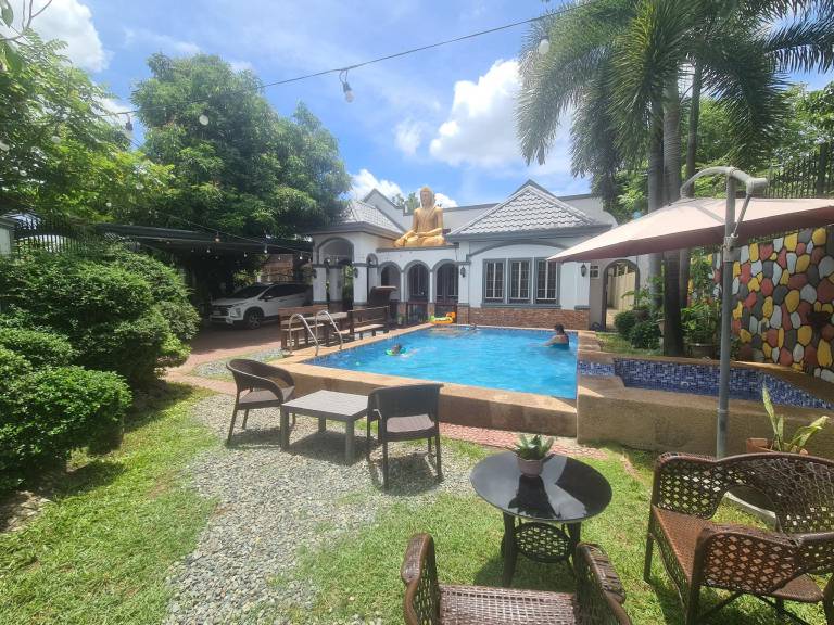 Villa with yard, barbecue & private pool | Perfect for remote work in Angeles City