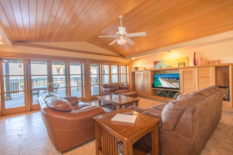 Family-friendly house with grill & private pool | Water view | Next to the beach | Perfect for remote work | Pets are welcome — photo 3