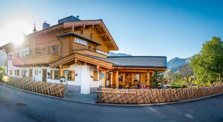Farm with patio & yard | Pets are welcome in Saalfelden am Steinernen Meer