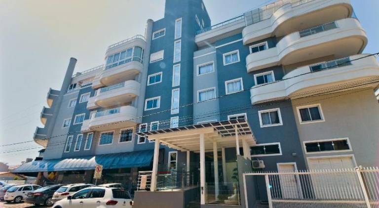 Apartment with BBQ & yard in Bombinhas