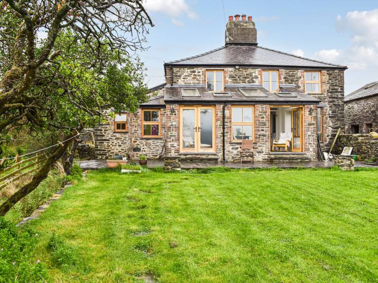 Cottage Bro Machno