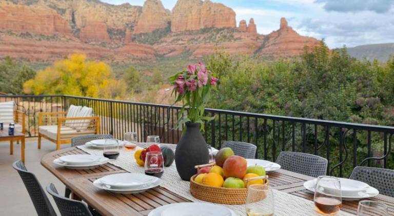 Sedona Sunrise by AvantStay Majestic Red Rocks Views~Walk to Jordan Trailhead~Peloton Bike~Hot Tub~W — photo 4