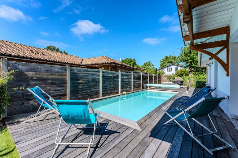 Fully equipped beautiful vacation home with private pool, fast internet & terrace | Garden view | Pet-friendly — photo 2