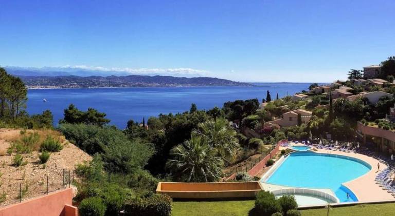 Beautiful serviced apartment with pool & patio | Pets allowed in Theoule-sur-Mer
