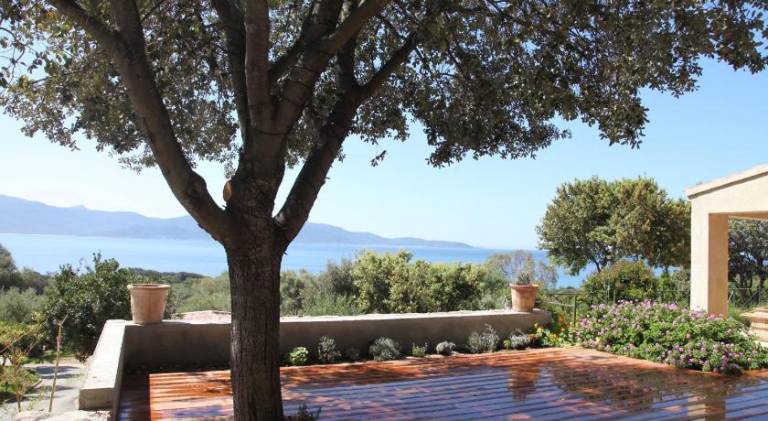Rental apartment with yard, barbecue & terrace — photo 4