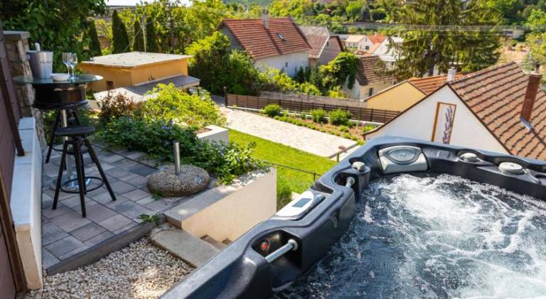 Vacation home with hot tub, grill & yard in Veszprem